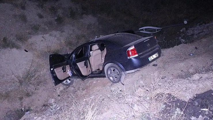 'Otomobil şarampole uçtu: 2 yaralı'