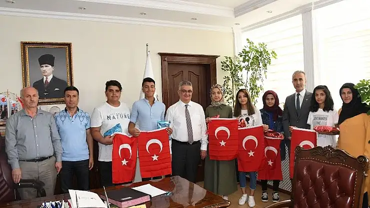 'Koruma altındaki çocuklar  15 Temmuz´u resim ve şiirle anlattı'