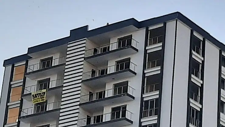 'Elazığ´da 12 katlı binada intihara teşebbüs'