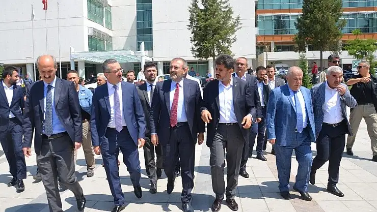 'Mahir Ünal Milli İrade Meydanını gezdi'