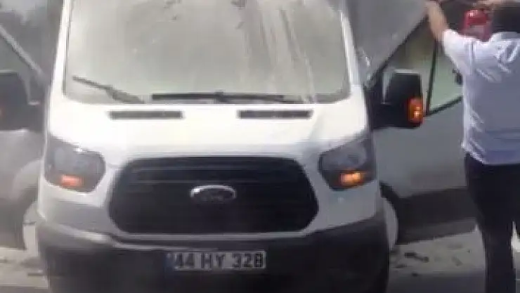 'Seyir halindeki pick-up alev aldı'
