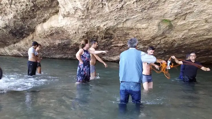 'Suda yaşanan can pazarı kamerada'