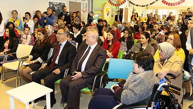 Engelli Çocuklar Merkezi ile Çocuk Kreşi 23 Nisan´ı Birlikte Kutladılar