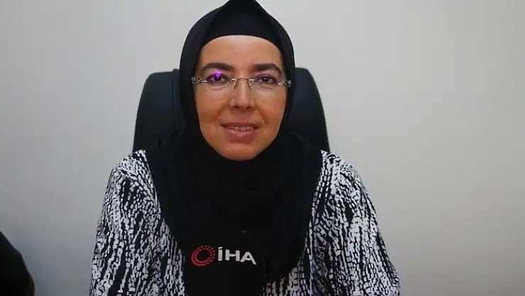 '28 Şubat mağduru, Türkiye´nin ilk başörtülü Belediye Başkanı Fethiye Atlı yaşadıklarını anlatırken gözyaşlarına boğuldu'