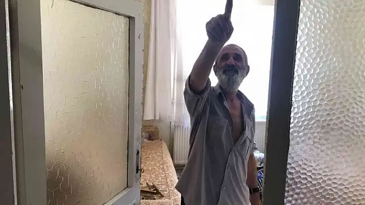 '3 gündür odada mahsur kalan yaşlı adamın imdadına önce komşusu sonra ekipler yetişti'