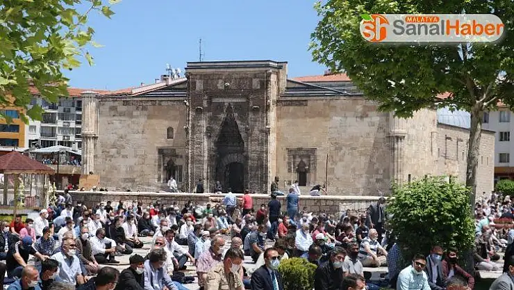 3 medrese arasında ikinci cuma