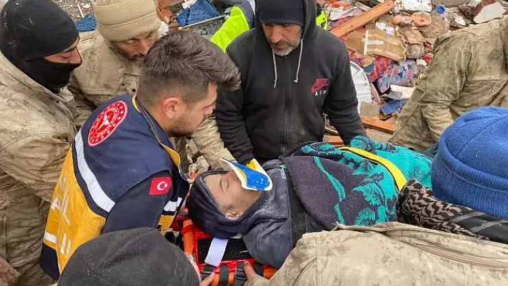 '30 saat sonra enkazdan sağ olarak çıkartıldı'