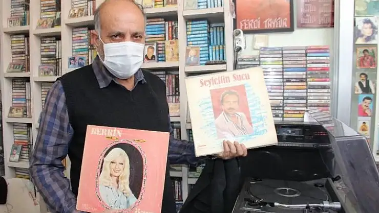'42 yıllık birikim ile nostaljiyi yaşatıyor'