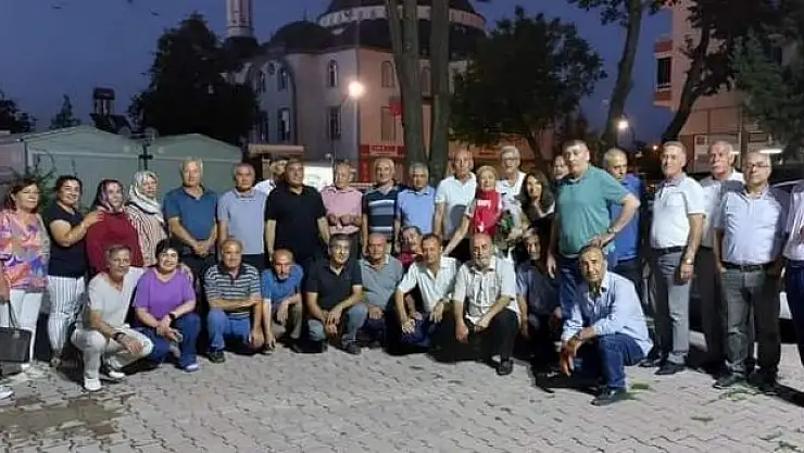 '47 yıl sonra öğrencileriyle buluştu'