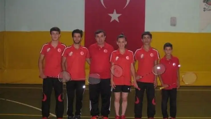 BADMİNTON'DA MİLLİ DAVET