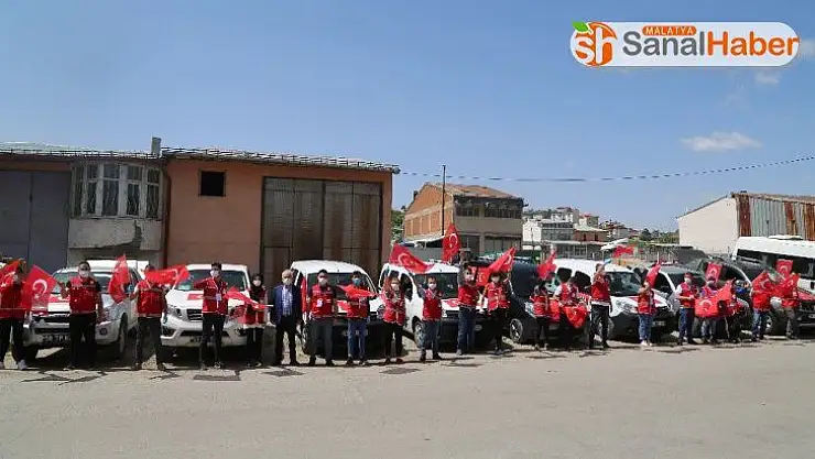 5 Bin Türk bayrağı vatandaşlara dağıtıldı