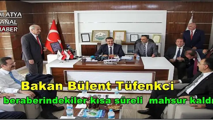 Bakan Bülent Tüfenkci  beraberindekiler kısa süreli asansörde mahsur kaldı