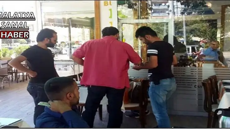 ADIYAMAN´DA VATANDAŞLAR TARAFINDAN ŞÜPHELENİLEN ŞAHIS POLİS EKİPLERİNİ HAREKETE GEÇİRDİ