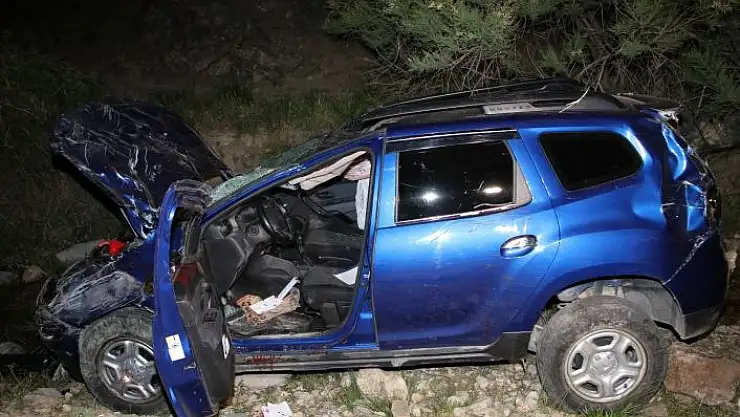 '60 metreden dereye yuvarlandı, sürücü yaralı kurtuldu'