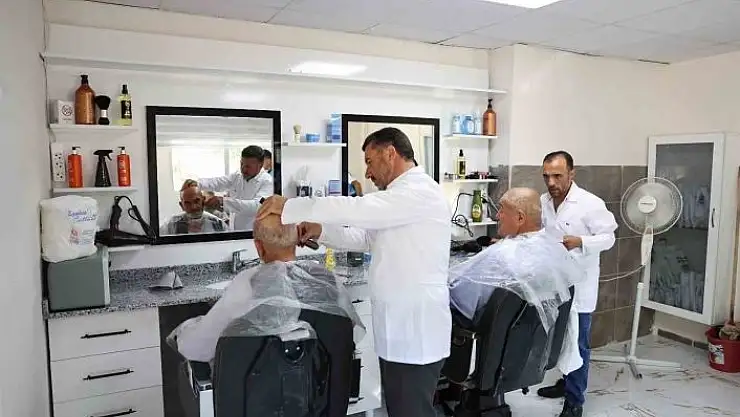 '60 yaş üstü vatandaşlara ücretsiz berber ve sağlık taraması hizmeti'