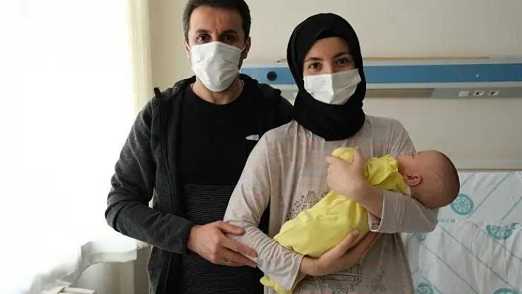 '620 gram doğan Ayşe Berra bebek hayata tutundu'