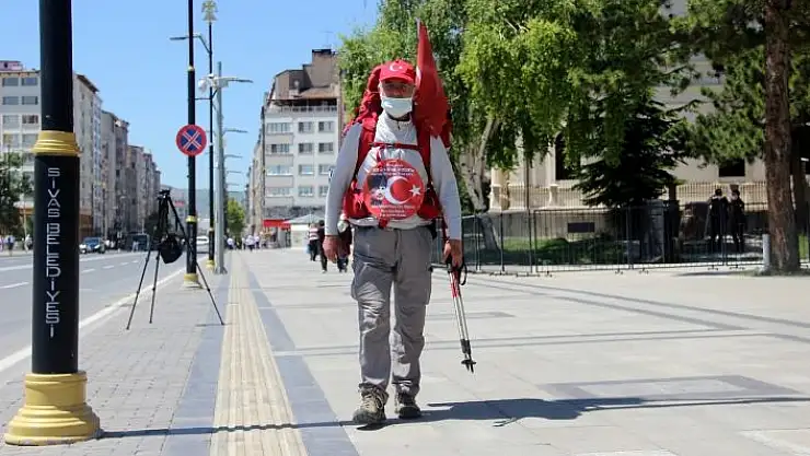 '69 yaşında, ´Milli Mücadele´ anısına kilometrelerce yürüyor'