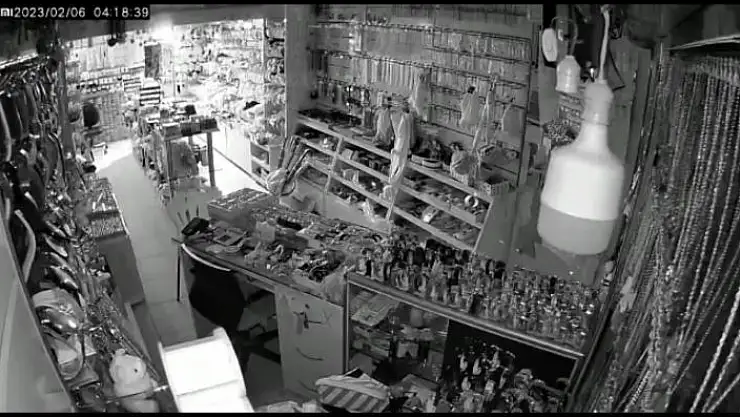 '7.4´lük depremin şiddeti kameralara yansıdı'