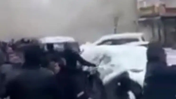 '7,6´lık depremde 5 katlı bina yerle bir oldu'