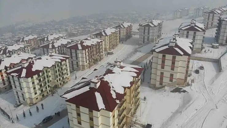 '7.6´lık depremin merkez üssü Elbistan´da TOKİ konutları sapasağlam'