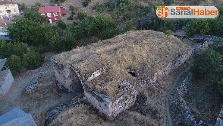 750 yıllık kervansaray restore edilmeyi bekliyor