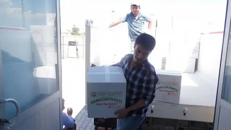 YAZIHAN BELEDİYESİNDEN 400 AİLEYE GIDA YARDIMI