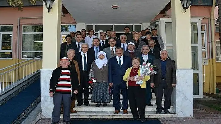 BAŞKAN GÜRKAN, HUZUREVİ´Nİ ZİYARET ETTİ 