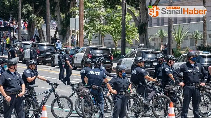 ABD'de binlerce kişiden 'Evde Kal' karşıtı protesto