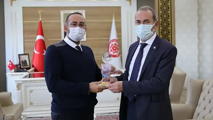 'Ada´m ödüle doymuyor'