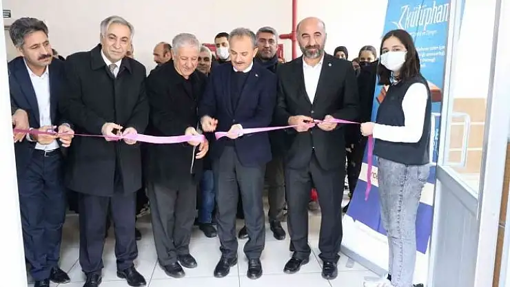 'ADİMDER Kütüphane kurdu'