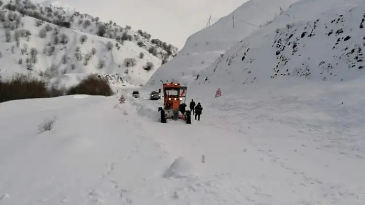 'Adıyaman-Çelikhan karayoluna çığ düştü'