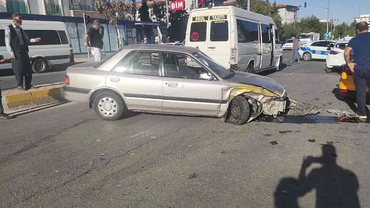 'Adıyaman´da 7 otomobil bir birine girdi: 1 yaralı'