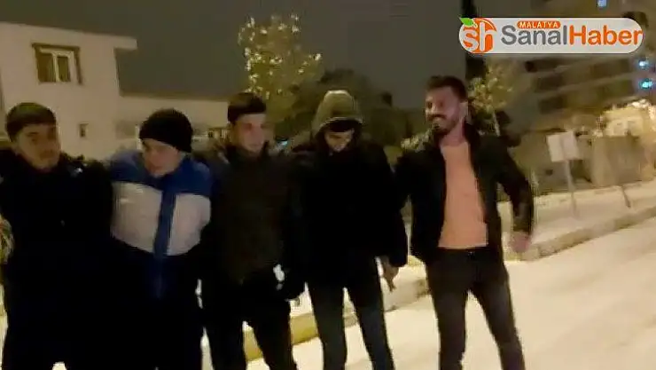 Adıyaman'da halaylı kar sevinci