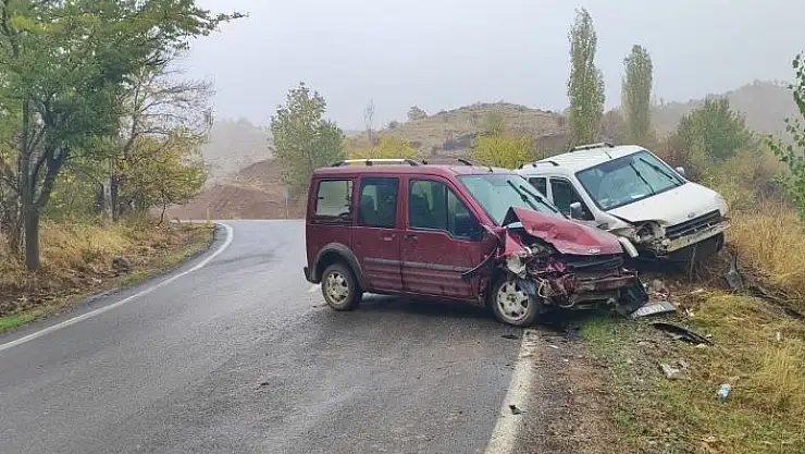 'Adıyaman´da iki hafif ticari araç çarpıştı: 9 yaralı'