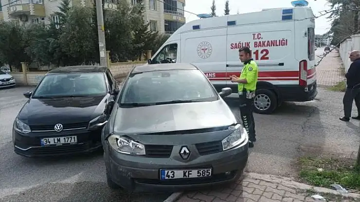 'Adıyaman´da iki otomobil çarpıştı: 1 yaralı'