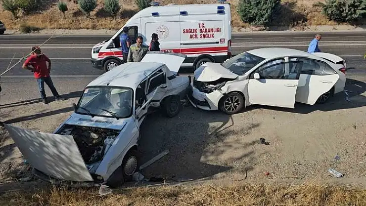 'Adıyaman´da iki otomobil çarpıştı: 4 yaralı'