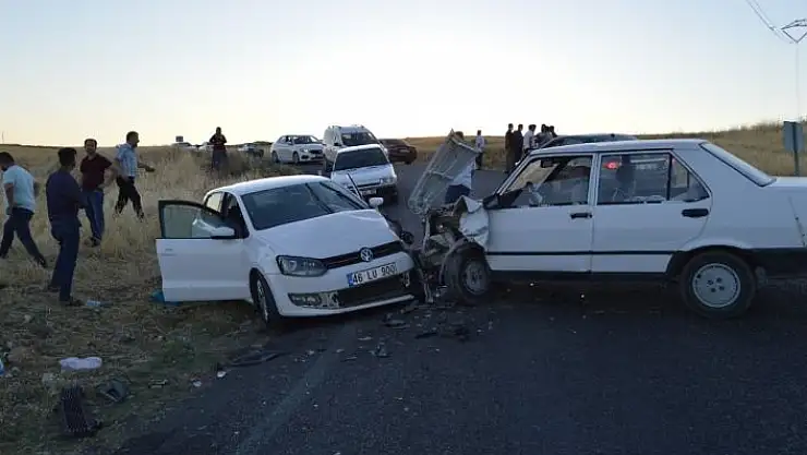 'Adıyaman´da iki otomobil kafa kafaya çarpıştı: 5 yaralı'