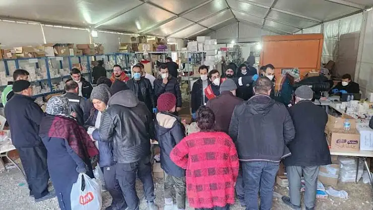 'Adıyaman´da kurulan Türkiye´nin en büyük sahra eczanesi günde 7 bin kişiye hizmet veriyor'