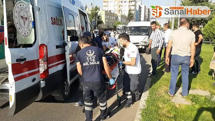 Adıyaman'da otomobil ile minibüs çarpıştı: 9 yaralı