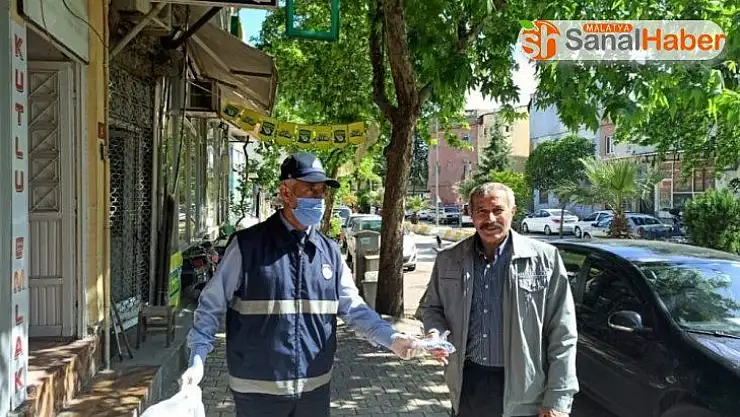 Adıyaman'da vatandaşlara ücretsiz maske