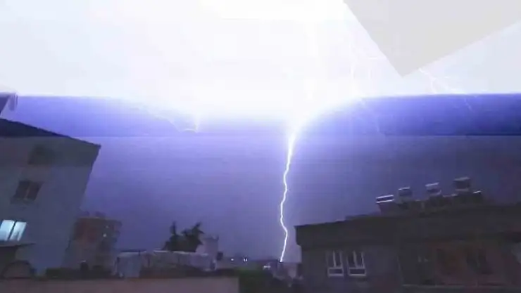 'Adıyamanda geceyi şimşekler aydınlattı'