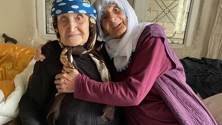 'Adıyamanlı 105 yaşındaki Fatma nine ve 80 yaşındaki kızının duygu dolu konuşmaları'