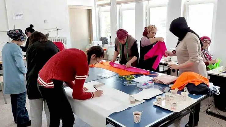 'Afetzedeler için uyku tulumu üretiyorlar'