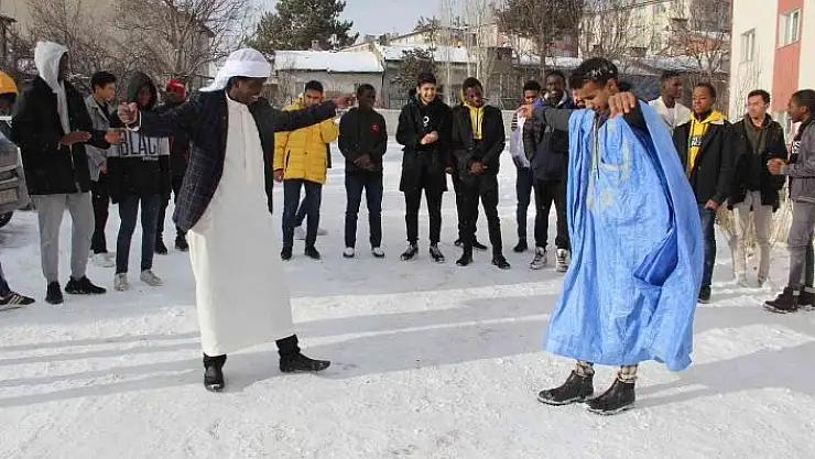 'Afrikalı öğrenciler karla tanıştı, mutlulukları görülmeye değerdi'