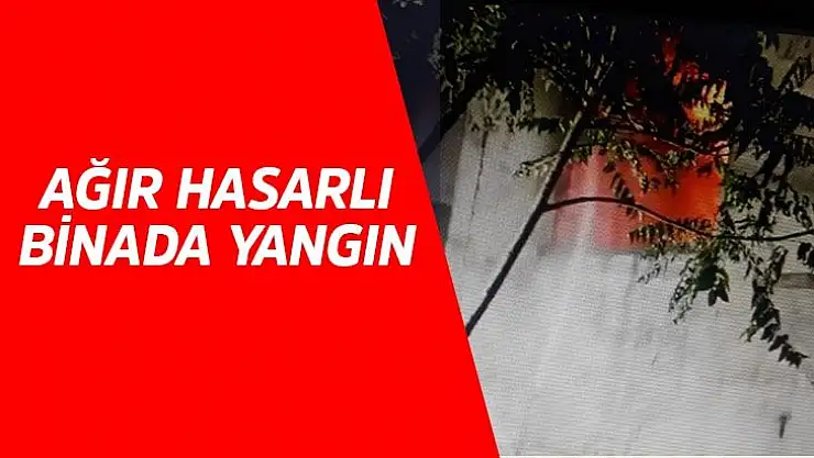 Ağır hasarlı binada yangın