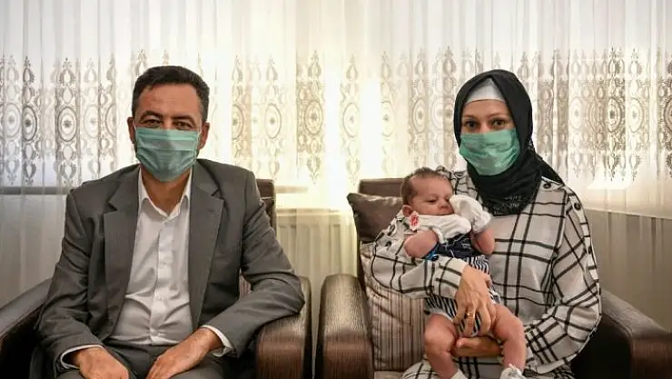 'Ahmet Melih bebeğin ilk altını Elbistan Belediyesi´nden'
