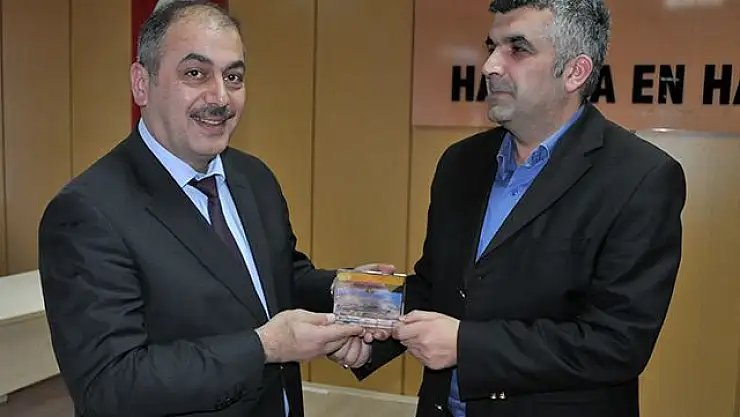 'Yazar-Senarist Ahmet Turgut, Hz. Muhammed´i Kur´an-ı Kerim´den Okumak'' Başlıklı Konferansta Konuştu'''