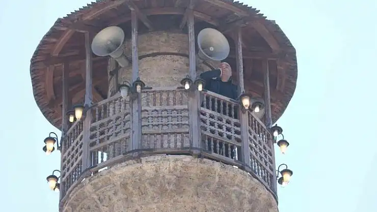 'Ahşap şerefeli minarede Ramazan geleneğini sürdürüyor'