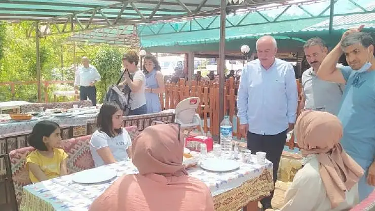 'Aile ve Sosyal Hizmetler İl Müdürü Suat Kenç, ''Koruyucu aile hizmeti çocuklarımızın geleceği için çok önemlidir'''