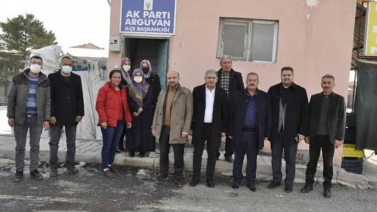 'AK Parti´de çalmadık kapı bırakılmayacak'